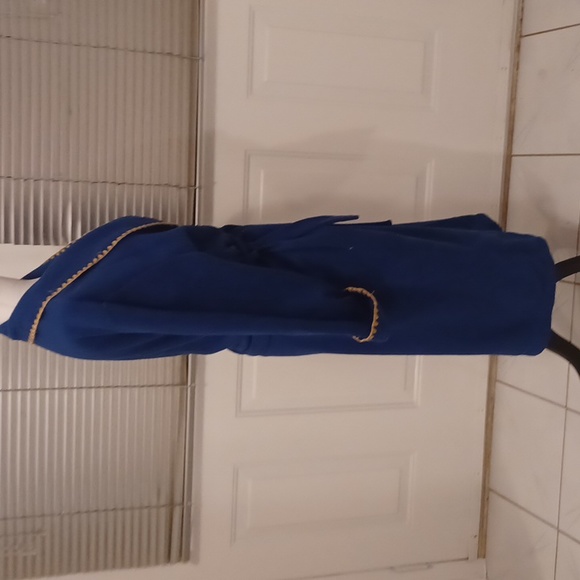 4/$40 Blue Fleece Robe - Size Medium - Picture 3 of 8